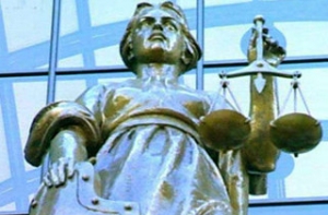 Суд оправдал [полицейского, попавшего в аварию] в пьяном виде