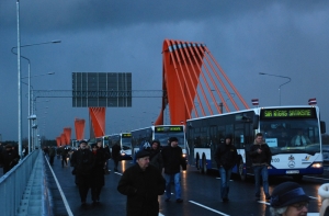 Южный мост [существенно не облегчил движение в столице]