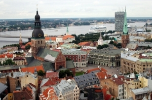 Летом в Риге проживало [710,5 тысяч человек]