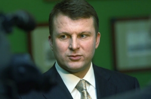 Шлесерс [пообещал не уходить от] ответственности