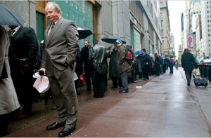 Уровень [безработицы продолжает] расти