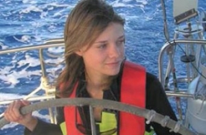 Австралийская школьница намерена обогнуть земной шар [на розовой яхте]