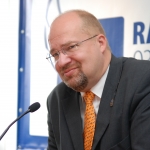 Крауклис: хватит [заглядывать друг другу в карманы]