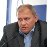 Калейс: Найденные правительством деньги [снизят напряженность в Минздраве]