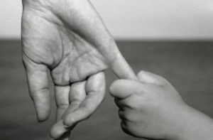 Полиция забрала 6-летнего [мальчика, брошенного матерью]