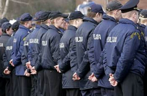 [Суд оправдал британцев], обвинявшихся в избиении полицейского