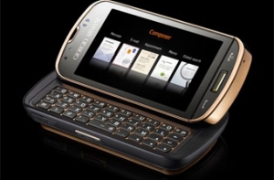 В Милане представили [мобильный от Армани]