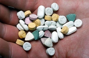 Эксперт: Алкоголь и сигареты [вреднее наркотиков]