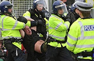 В Британии [экологи штурмуют электостанцию]