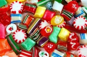 Восьмилетний ребенок пустил [семейные сбережения на сладости]