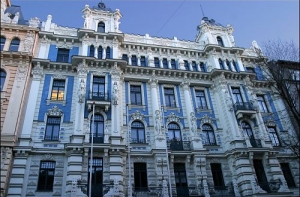 Зарплаты в вузах [могут сократиться почти вдвое]