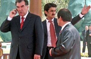 Президент Таджикистана [понизил статус русского языка]