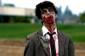 Посетителя закусочной избил человек, [принявший его за зомби]