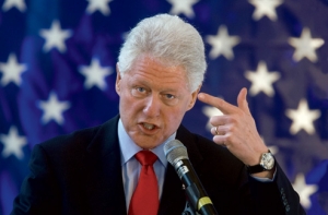 Клинтону поставили [памятник в Косово]