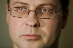 Домбровскис приказал [распустить правление Детской больницы]