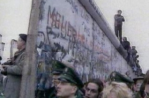 Германия отмечает [20-летие падения Берлинской стены]