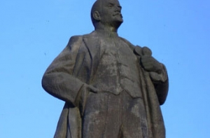 В Белоруссии [облили краской памятник Ленину]