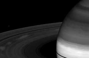 Астрономы опубликовали фото [гигантских облаков над кольцами Сатурна]