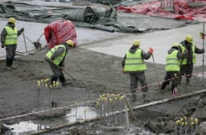 Около 100 строителей [«Замка света» остались без работы]