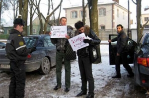 В Минске разогнали [пикет в защиту иранских геев]