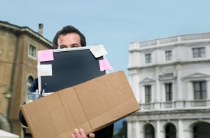 Пенсионер требует [уволить двух госсекретарей]