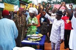 Британского бизнесмена [избрали королем в Нигерии]