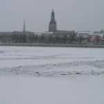 На льду Даугавы появилась огромная надпись