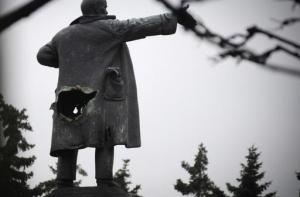 Изваяли [трёхметрового Ленина] из риса и конфет