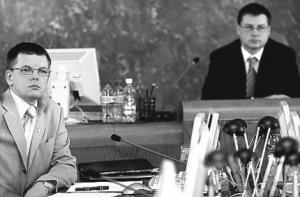 Премьер: [министру финансов нужно] доверять