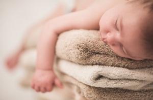 К малышке из Baby box - большой интерес