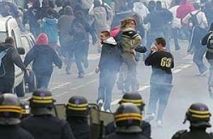 В Греции против демонстрантов применён слезоточивый газ