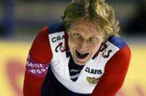 Первую медаль для России на Играх-2010 завоевал конькобежец Скобрев