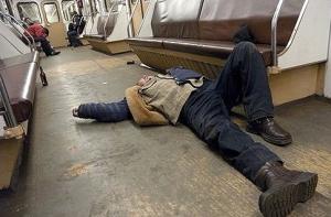 Бездомным не позволят ездить в транспорте бесплатно