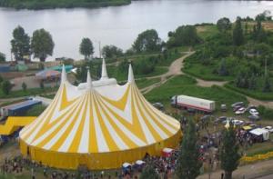 Правительство Гаити будет работать в цирковых шатрах