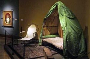 Берлускони приобрел кровать императора Наполеона