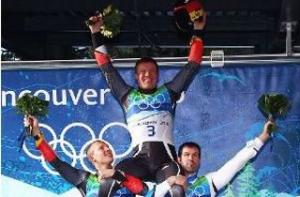 Немецкий саночник сломал себе зуб о медаль