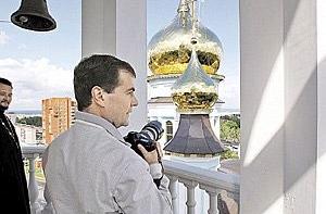 Дмитрию Медведеву мешает статус президента