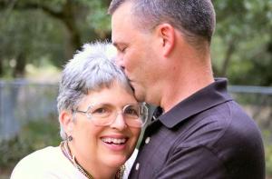 В Риге на вокзале сегодня проходит акция объятий