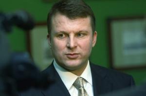 Шлесерс намерен поднять вопрос о смене власти