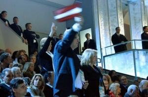 Президент и премьер поздравили саночников с медалью