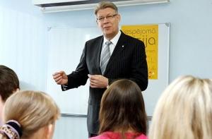 Затлерс: Новое время и «народники» продолжат грызню до выборов