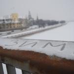 Снег осложнил движение транспорта