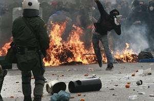 Греческий спецназ отогнал бунтовщиков от парламента