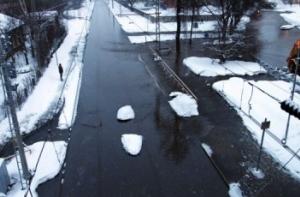 Водопровод у моста Браса в течение дня не починят