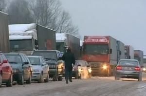 На эстонско-российской границе застряли 2000 машин