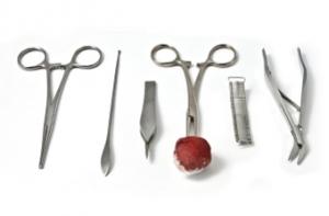 Британские хирурги забыли внутри пациентов более 700 предметов