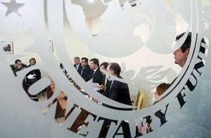 МВФ похвалил Латвию за самопожертвование