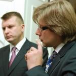 Ушаков и Шлесерс будут получать меньше