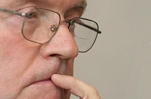 Финансирование Бюро омбудсмена урезали наполовину