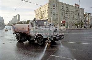 Московские автодороги начали мыть с шампунем